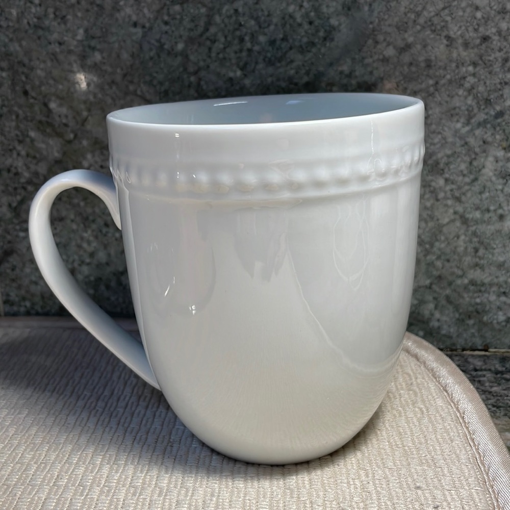 2 White mugs